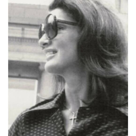 Vintage Camrose & Kross JBK
Jacqueline Kennedy Gold Plated Crystal Cross Pendent - Picture 16 of 16